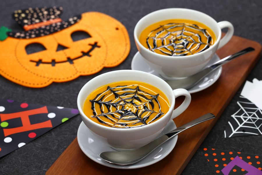 Cháo bí đỏ Halloween