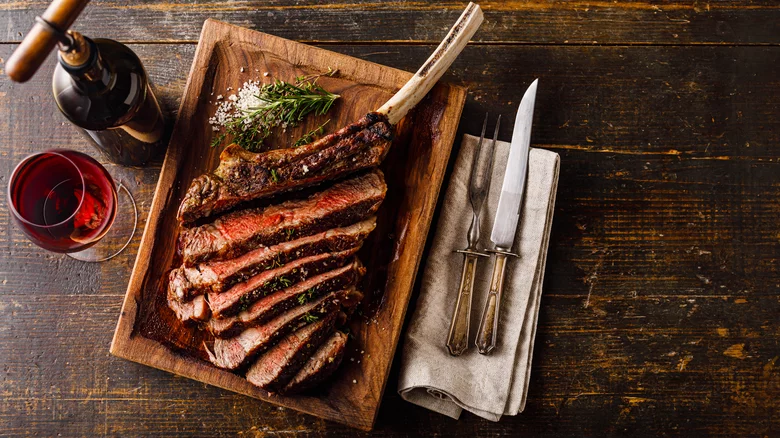 Sườn Bò Tomahawk: Hướng Dẫn Tuyệt Vời Cho Món Ăn Đỉnh Cao!